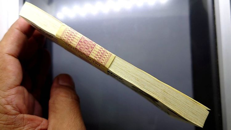 ธนบัตรยกแหนบ 100 ใบ เรียงเลข ธนบัตร 10 บาท แบบ 11 ไม่ผ่านใช้ รูปที่ 4