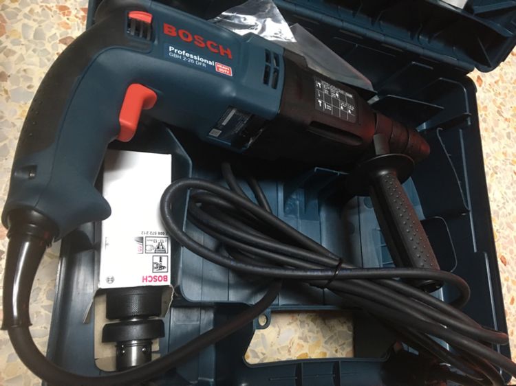 สว่านไฟฟ้าโรตารี่สามระบบ BOSCH GBH 2-26 DFR สภาพสวยไม่ผ่านการใช้งานพร้อมหัวเพิ่มหนึ่งตัวคู่มือกล่องอุปกรณ์ครบพร้อมใช้งานขับซ้ายขวาได้แท้ รูปที่ 2