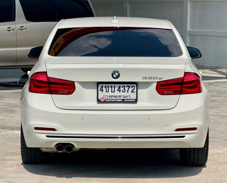 BMW Series 3 2018 330e Sedan ดีเซล ไม่ติดแก๊ส เกียร์อัตโนมัติ ขาว รูปที่ 4