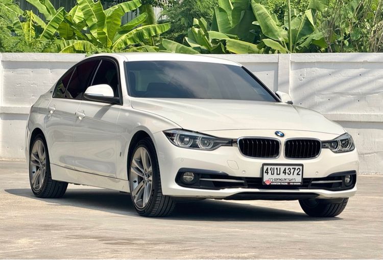 BMW Series 3 2018 330e Sedan ดีเซล ไม่ติดแก๊ส เกียร์อัตโนมัติ ขาว รูปที่ 2