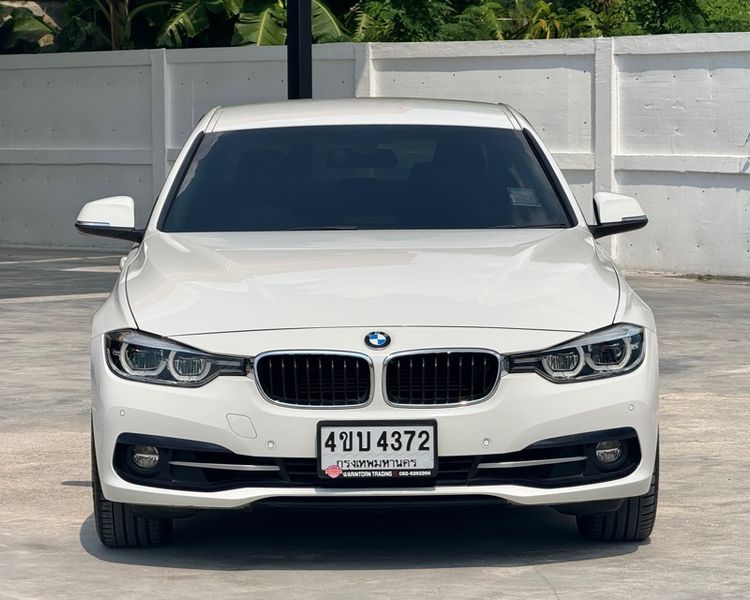 BMW Series 3 2018 330e Sedan ดีเซล ไม่ติดแก๊ส เกียร์อัตโนมัติ ขาว รูปที่ 3