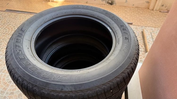 ยาง  Bridgestone 265 60R18 ปี 19
