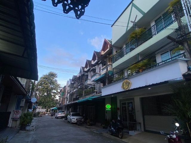 ไม่มี ขายทาวน์โฮม 3 ชั้น ทำเลทองติดถนนคนเดินกลางเมืองเชียงใหม่ อยู่ในหมู่บ้านเชียงใหม่เทรดเซ็นเตอร์ ตรงข้ามวัดพระสิงห์ รูปที่ 4