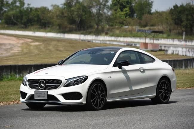 ชุดแต่ง C43 AMG ลิ้นกันชนหน้า สีดำเงา Benz W205 C-Class ใส่กันชนหน้า AMG Coupe และ Sedan C180 C200 C250 C300 รูปที่ 10