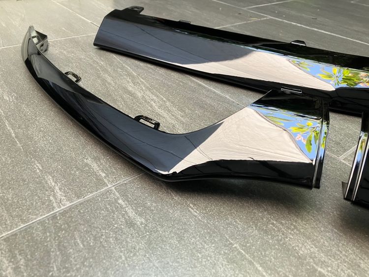 ชุดแต่ง C43 AMG ลิ้นกันชนหน้า สีดำเงา Benz W205 C-Class ใส่กันชนหน้า AMG Coupe และ Sedan C180 C200 C250 C300 รูปที่ 4