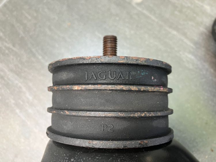 ยางแท่นเครื่อง Jaguar XJ6 X300 1 คู่ ซ้าย-ขวา พร้อมแท่นยึด ของแท้ มือสองสภาพดี รูปที่ 7