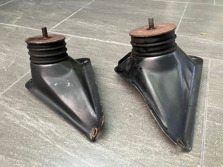 ยางแท่นเครื่อง Jaguar XJ6 X300 1 คู่ ซ้าย-ขวา พร้อมแท่นยึด ของแท้ มือสองสภาพดี