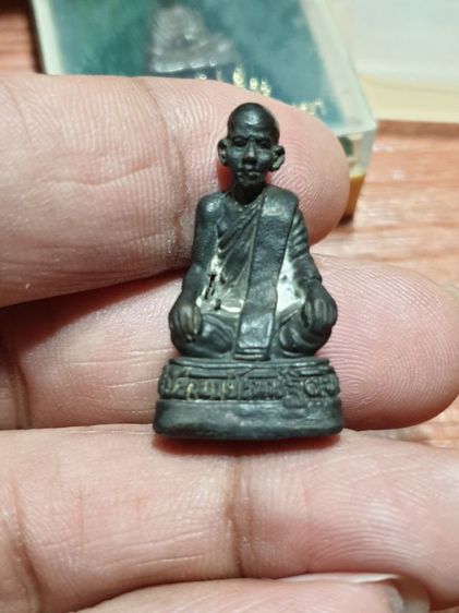 รูปหล่อหลวงพ่อเนน ฐิตขโน รุ่น ๑ ปลอดภัย วัดดอนงาม ต.หนองกระโดน อ.เมือง จ.นครสวรรค์ เนื้อทองแดง

ตอกโค๊ตชัดเจน หายาก สวยแชมป์ไม่ผ่านการใช้ รูปที่ 6