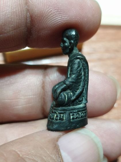 รูปหล่อหลวงพ่อเนน ฐิตขโน รุ่น ๑ ปลอดภัย วัดดอนงาม ต.หนองกระโดน อ.เมือง จ.นครสวรรค์ เนื้อทองแดง

ตอกโค๊ตชัดเจน หายาก สวยแชมป์ไม่ผ่านการใช้ รูปที่ 3