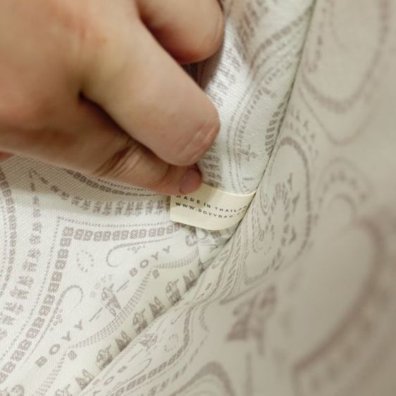 New BOYY
Pink Metallic Leather Zip Bag รูปที่ 13