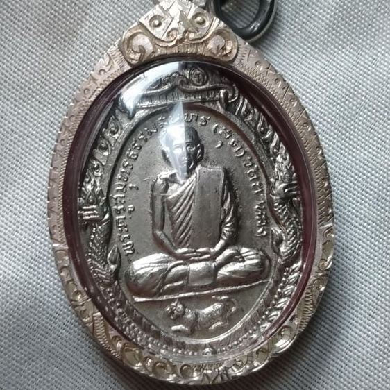 เหรียญเสือหมอบหลวงพ่อสุดวัดกาหลง 2519 บล็อกจีวรแลบนิยมแท้ๆเดิมๆ..มาพร้อมกับเลี่ยมเงินยกซุ้มหนาๆ