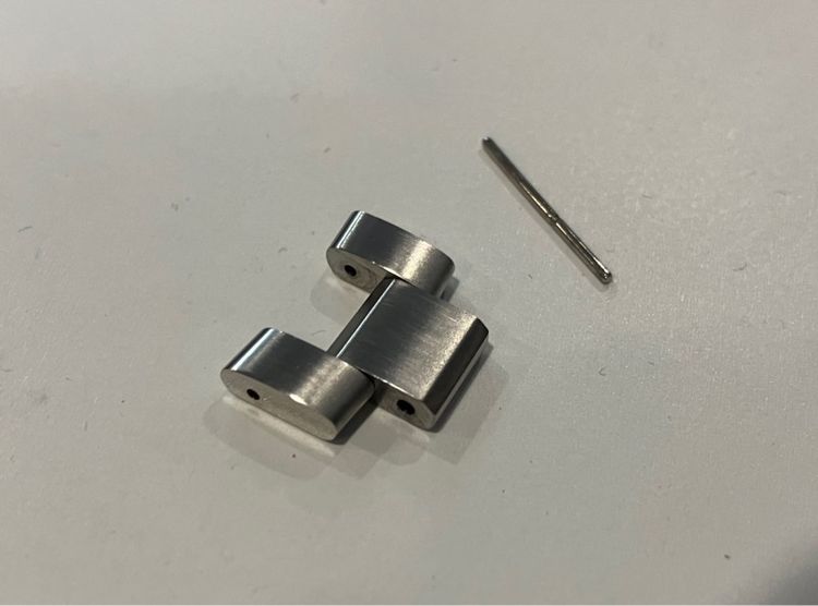 สแตนเลส ข้อต่อสาย Tag Heuer Aquaracer King Size ของแท้ Swiss มี สีเงินด้าน