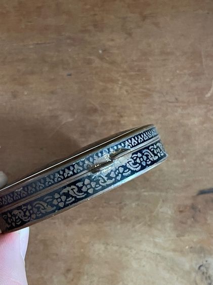 ตลับ ทองเหลืองลงยา BRONZE ใบใหญ่ เก่าโบราณสะสมB27 รูปที่ 4