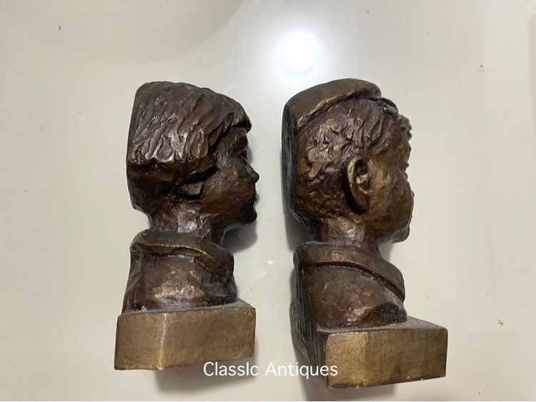 รูปปั้นเด็ก ที่ขั้นหนังสือ ทองเหลืองสะสม รูปที่ 6