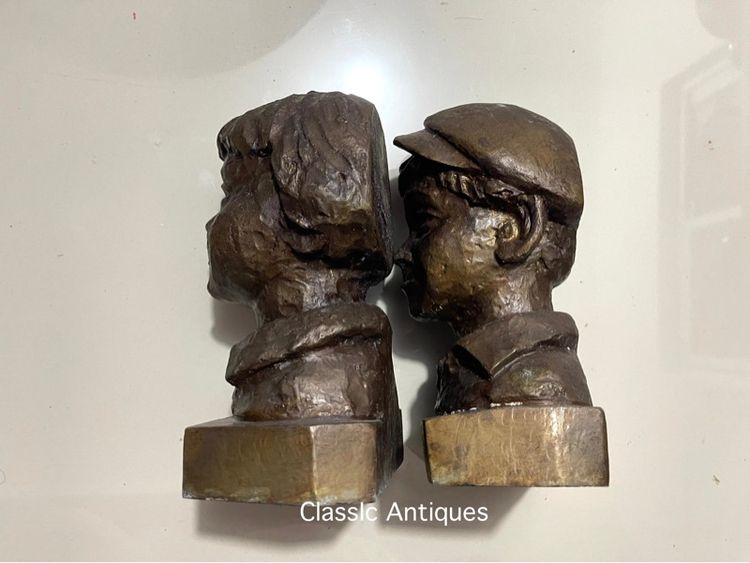 รูปปั้นเด็ก ที่ขั้นหนังสือ ทองเหลืองสะสม รูปที่ 3