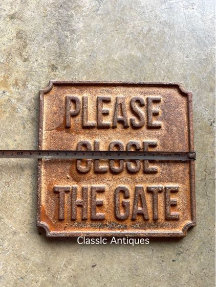 แผ่นเหล็กหล่อ PLEASE CLOSE THE GATEสะสม รูปที่ 3