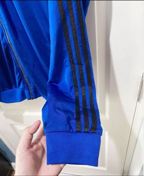 เสื้อวอร์มสีน้ำเงินแถบดำ แบรนด์ addidas รูปที่ 3