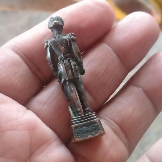 รูปหล่อยืนกรมหลวงชุมพรออกวัดปากน้ำระยองปี 2529สมทบทุนสร้างเมรุถือเป็นรุ่น 2 รูปที่ 2