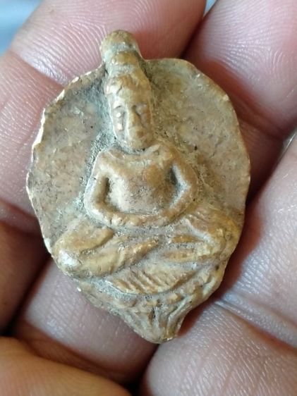 พระโพธิจักรหลวงพ่อลีวัดอโศการามเนื้อผงเกสรพิมพ์ใหญ่หลังเรียบปี 2500