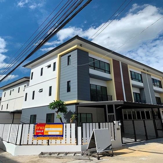 ใช่ 💖 ทาวน์เฮ้าส์ เมืองนนทบุรี ราคาพิเศษ! 💖