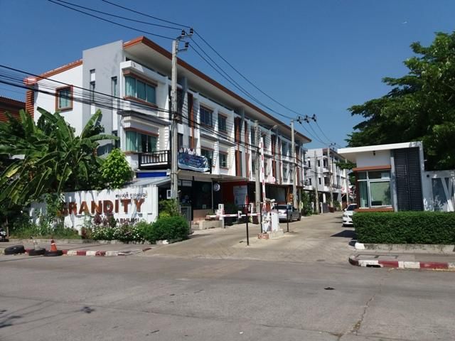 ใช่ 💖 ทาวน์เฮ้าส์ ลาดกระบัง ราคาพิเศษ! 💖 รูปที่ 4