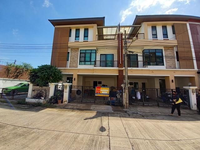 ใช่ 💖 ทาวน์เฮ้าส์ เมืองนนทบุรี ราคาพิเศษ! 💖