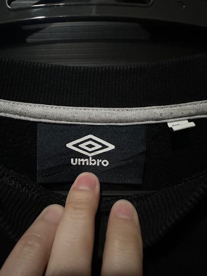 เสื้อสเว็ตเตอร์สีดำ แบรนด์ Umbro รูปที่ 4