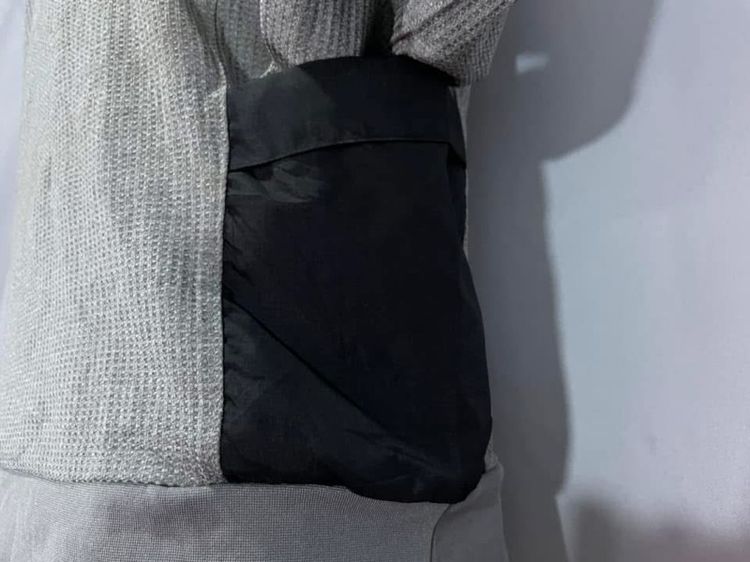 เสื้อกันหนาว BURTLE แท้ 💯 size L อก 22 ยาว 26.5 นิ้ว สภาพใหม่มาก สีเทา กระเป๋าด้านข้างสวย ดีเทลสวย เนื้อผ้าดีมากไม่หนา หายากน่าสะสมครับ รูปที่ 9