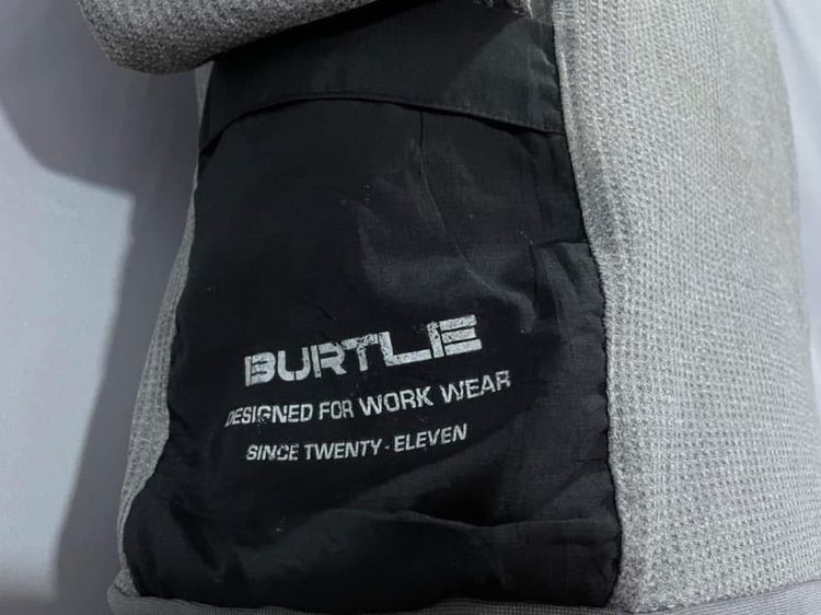 เสื้อกันหนาว BURTLE แท้ 💯 size L อก 22 ยาว 26.5 นิ้ว สภาพใหม่มาก สีเทา กระเป๋าด้านข้างสวย ดีเทลสวย เนื้อผ้าดีมากไม่หนา หายากน่าสะสมครับ รูปที่ 7