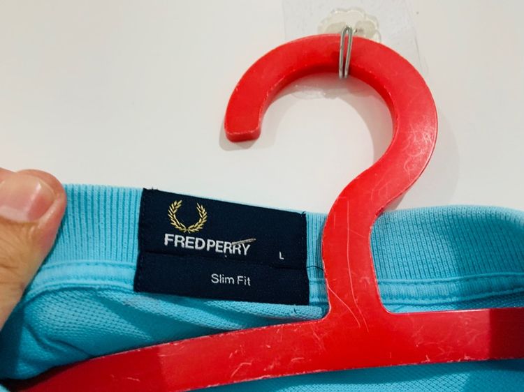 เสื้อโปโล FRED PERRY แท้ 💯 size L ขนาดอก 21 ยาว 28 นิ้ว สภาพดีมาก สีสวย ทรงสวย เนื้อผ้าดีมาก หายากน่าสะสมครับ รูปที่ 4