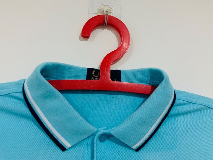 เสื้อโปโล FRED PERRY แท้ 💯 size L ขนาดอก 21 ยาว 28 นิ้ว สภาพดีมาก สีสวย ทรงสวย เนื้อผ้าดีมาก หายากน่าสะสมครับ รูปที่ 3