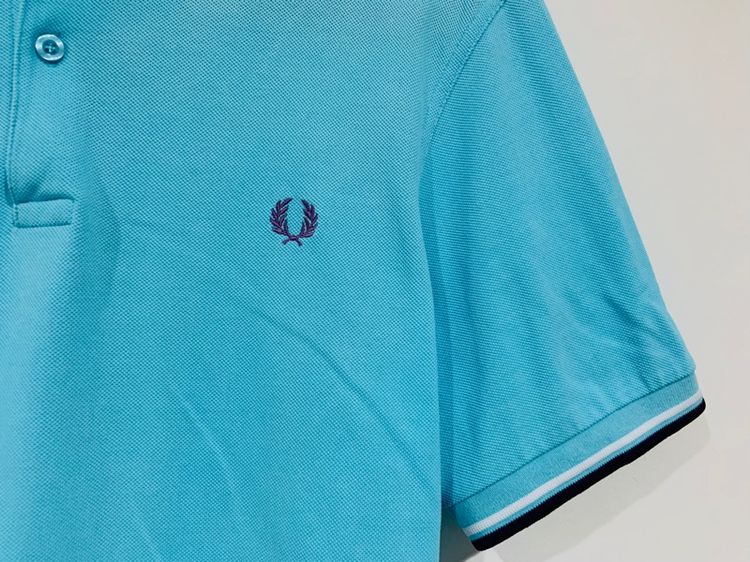 เสื้อโปโล FRED PERRY แท้ 💯 size L ขนาดอก 21 ยาว 28 นิ้ว สภาพดีมาก สีสวย ทรงสวย เนื้อผ้าดีมาก หายากน่าสะสมครับ รูปที่ 2