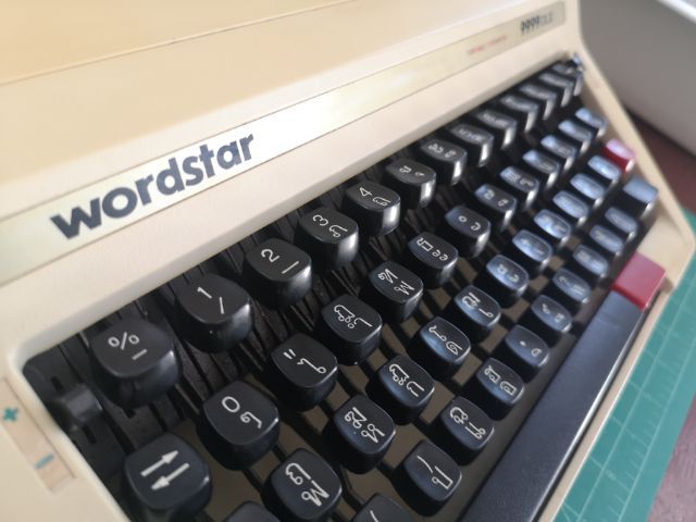 เครื่องพิมพ์ดีด Wordstar รุ่น 9999DLX มือสอง รูปที่ 2