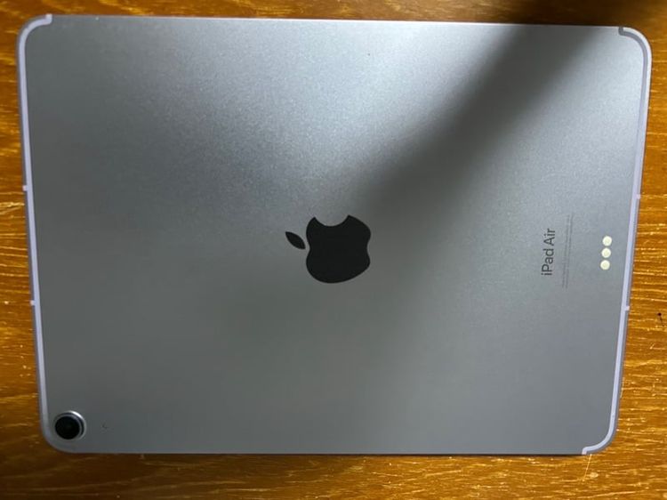 Apple 64 GB iPad air5 2022 64GB WiFi and cellular ใส่ซิมได้ ประกัน มิย 25สภาพ 99เปอรเซ็นต์ ใช้น้อยเจ้าของขายเอง แถมฟิมล์กระจกและcase อย่างดี