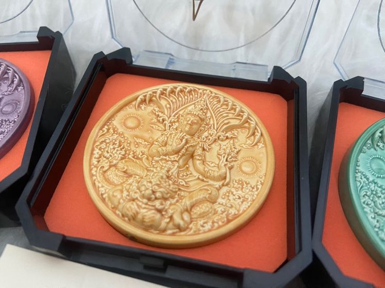 จตุคามรามเทพ อภิปัญญามหาเศรษฐี ครบ3 องค์รุุ่นกระเบื้องเคลือบ ของแท้ พร้อมลายเซ็นสด อาจารย์ เฉลิมชัย ผู้สร้างวัดร่องขุ่น รูปที่ 4