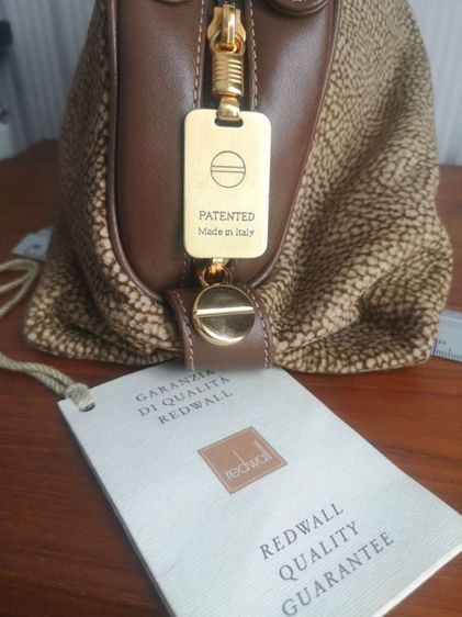 กระเป๋าถือ ผญ   หนังกวางredwall ( made in Italy)​ รูปที่ 8