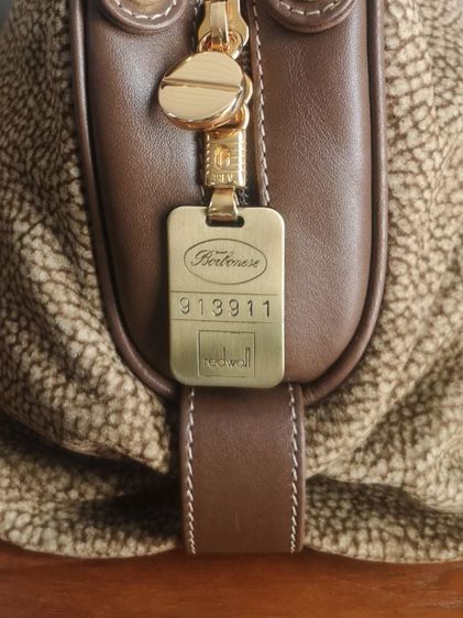 กระเป๋าถือ ผญ   หนังกวางredwall ( made in Italy)​ รูปที่ 2