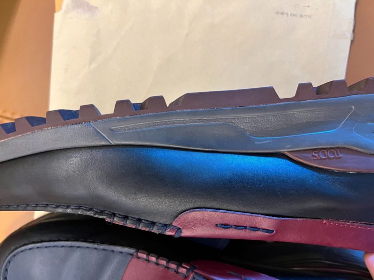 รองเท้าแบบสวมและโลฟเฟอร์ UK 10 | EU 44 2/3 | US 10.5 น้ำเงิน ขายรองเท้าผู้ชาย หนังแท้ยี่ห้อ Tods ขนาด10 UK หรือ 10.5 US