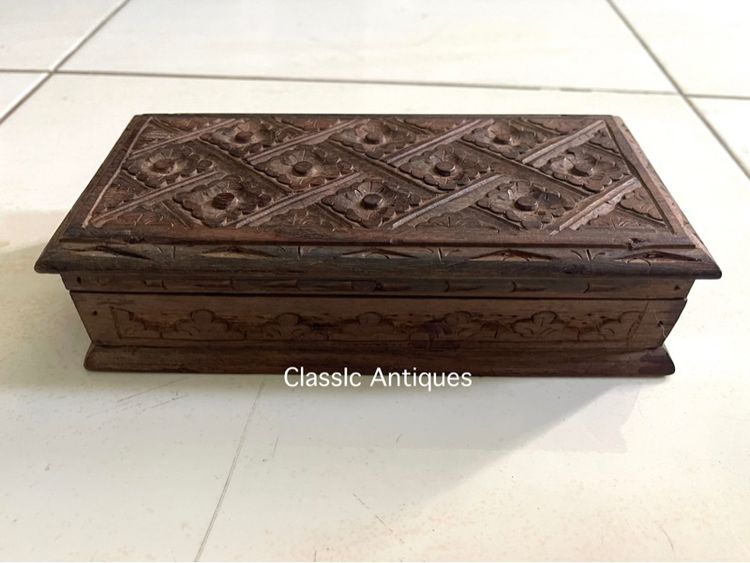 หีบไม้ กล่องไม้สัก แกะสลักลายดอกพิกุลโบราณ เก่าสะสม รูปที่ 11