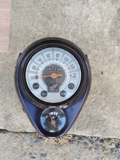 อื่นๆ เรือน​ไมล์​ส​กรุ๊ป​ปี้​เก่า​แท้​