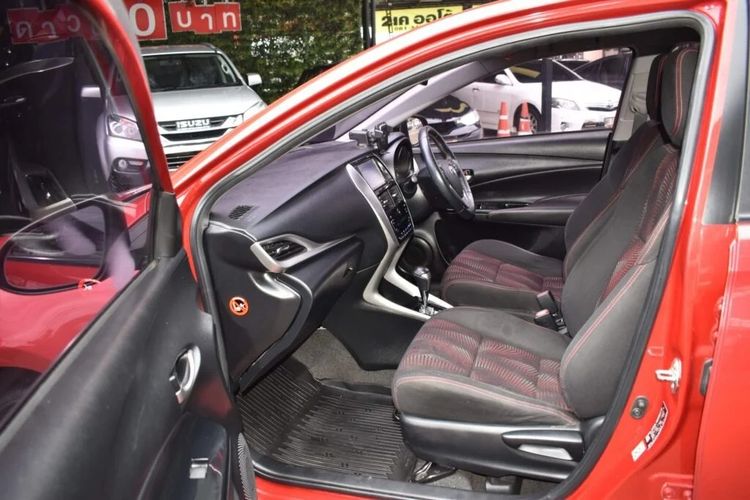Toyota Yaris ATIV 2017 1.2 Sport Premium Sedan เบนซิน ไม่ติดแก๊ส เกียร์อัตโนมัติ แดง รูปที่ 4