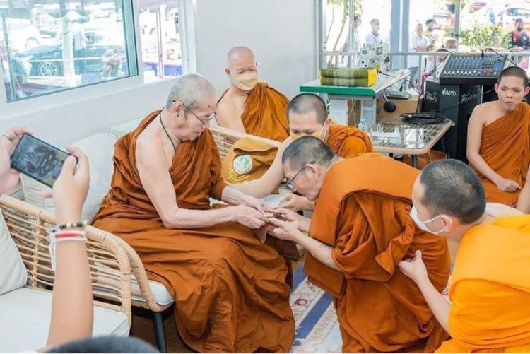 หลวงปู่ศูนย์ จันทวัณโณ (รุ่นสุดท้าย) รูปที่ 12