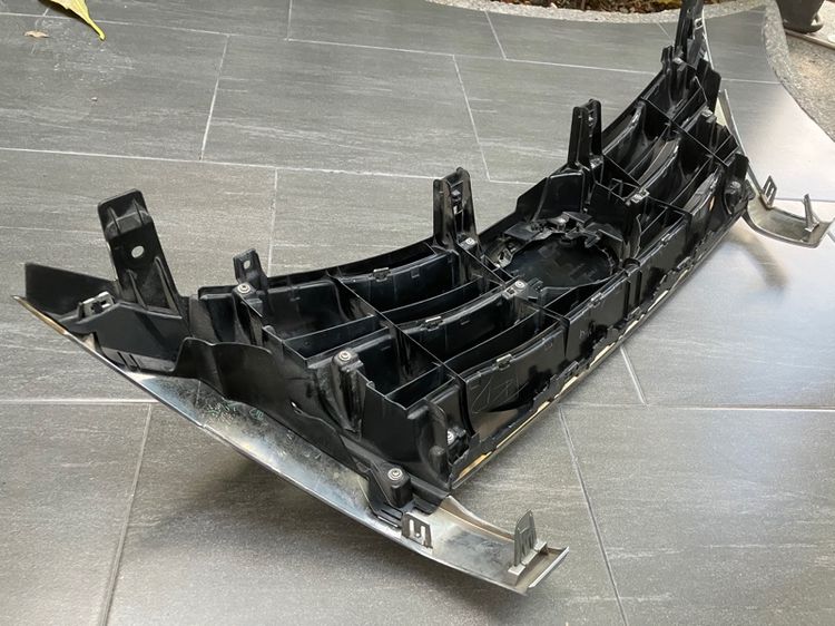 กระจังหน้า Toyota Fortuner ของแท้ มือสอง รุ่นโฉมปี 2015-2020 สภาพดี ยายึดอยู่ครับ รูปที่ 7