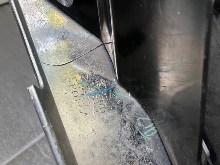 กระจังหน้า Toyota Fortuner ของแท้ มือสอง รุ่นโฉมปี 2015-2020 สภาพดี ยายึดอยู่ครับ รูปที่ 8