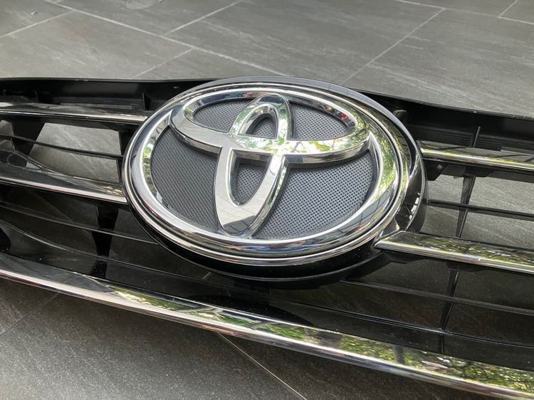 กระจังหน้า Toyota Fortuner ของแท้ มือสอง รุ่นโฉมปี 2015-2020 สภาพดี ยายึดอยู่ครับ รูปที่ 4