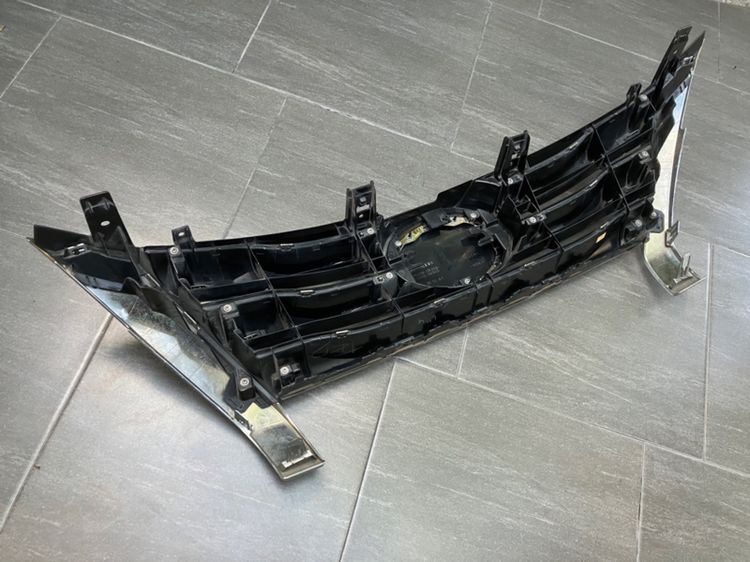 กระจังหน้า Toyota Fortuner ของแท้ มือสอง รุ่นโฉมปี 2015-2020 สภาพดี ยายึดอยู่ครับ รูปที่ 6