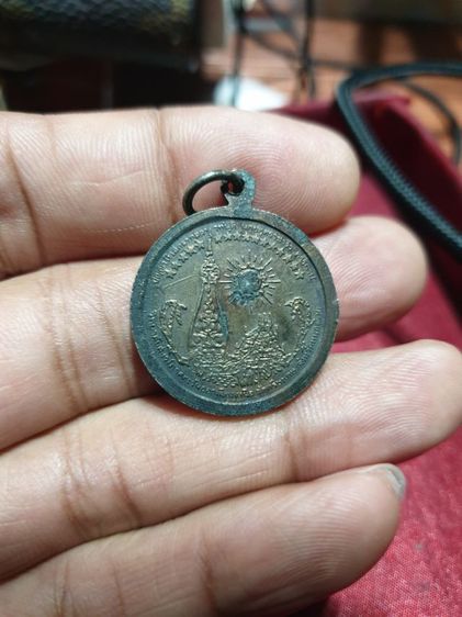 เหรียญกลม หลวงพ่อผาง จิตฺตคุตฺโต วัดอุดมคงคาคีรีเขตต จ.ขอนแก่น หลังพระธาตุพนม
ออกวิทยาลัยสงฆ์ วัดศรีษะเกษ จ.หนองคาย ปี 2518 สภาพสวย รูปที่ 2