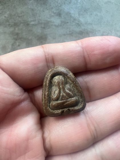 พระปิดตาไม่รู้ที่องค์ละ 1,000 บาท