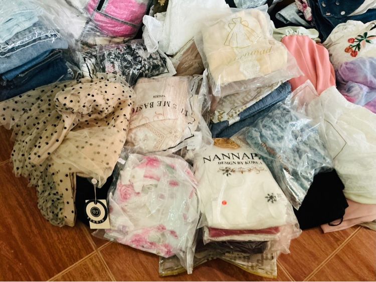 รับซื้อเสื้อผ้า ก.ท.ม. รับซื้อถึงที่เหมือนเดิม ( หรือจะส่งมาแบบนี้ก็ได้ นะ )  โทรคุยหรือส่งรูปให้เช็คราคา..ได้จ้ะะ .. รูปที่ 8