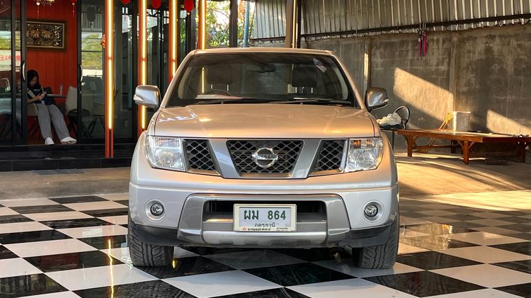 Nissan Navara 2013 2.5 LE Grand Titatium Pickup ดีเซล ไม่ติดแก๊ส เกียร์ธรรมดา บรอนซ์เงิน รูปที่ 2